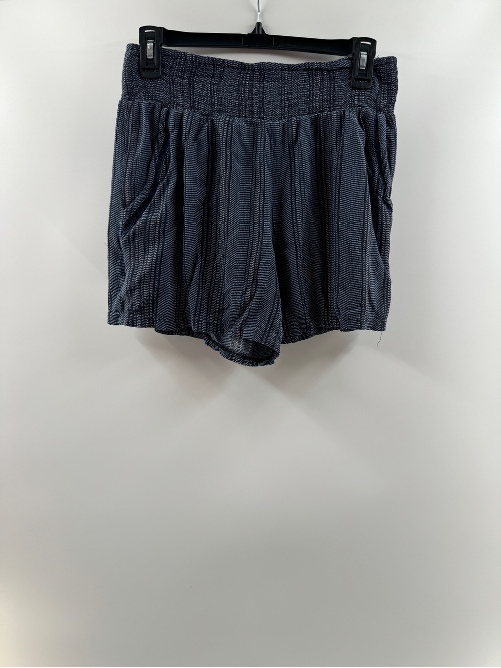 Three Dots Navy Blue Shorts with Pockets – Women’s Medium